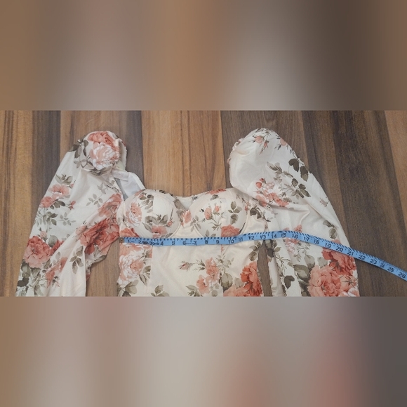 Romantic Floral Sweetheart Puff Sleeve Bodycon Mini Dress Medium Valentines NWOT - Picture 4 of 16